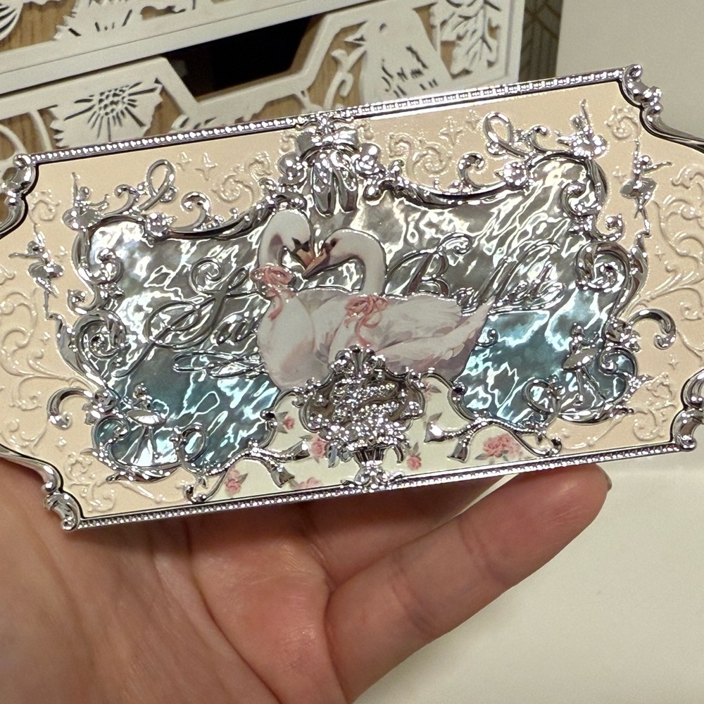 Flower Knows Ballet Series 01 White Swan eyeshadow palette BNIB